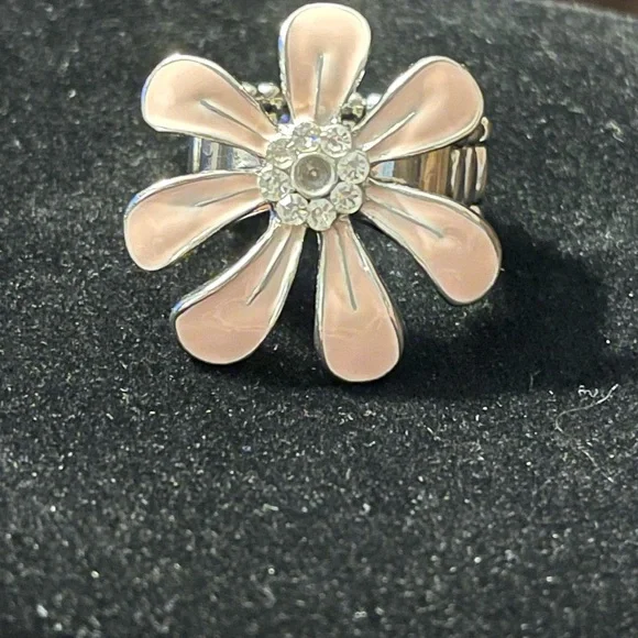 Pink flower cocktail ring. Very good condition. - Picture 1 of 4